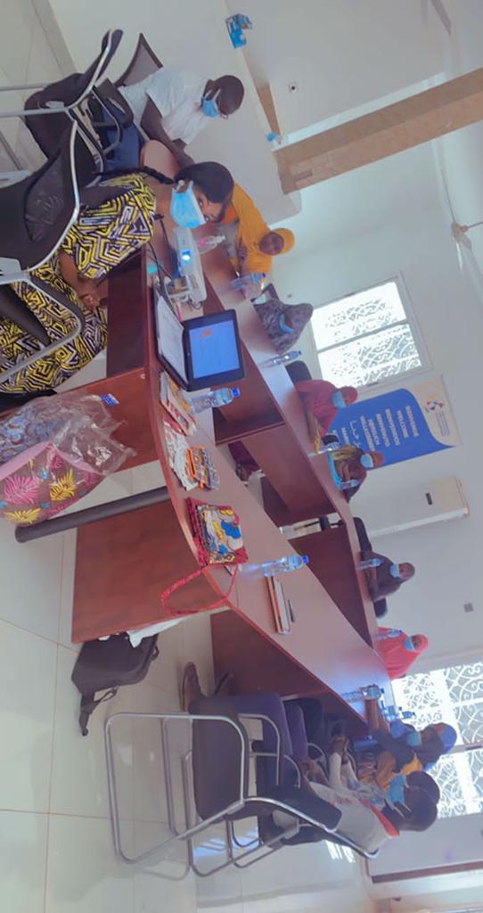 GuidaNiger's tweet photo. Partenariat entre  CIAUD (comité international pour l'aide d'urgence et le développement ) et GUIDA : 
Insertion des jeunes couturiers dans le processus de fabrication de petits articles en pagne 
#ciaud #unhcr #niamey #migrant #jeunesse #couture #apprentissage #déco #artisanal https://t.co/M5qRmKYZcV