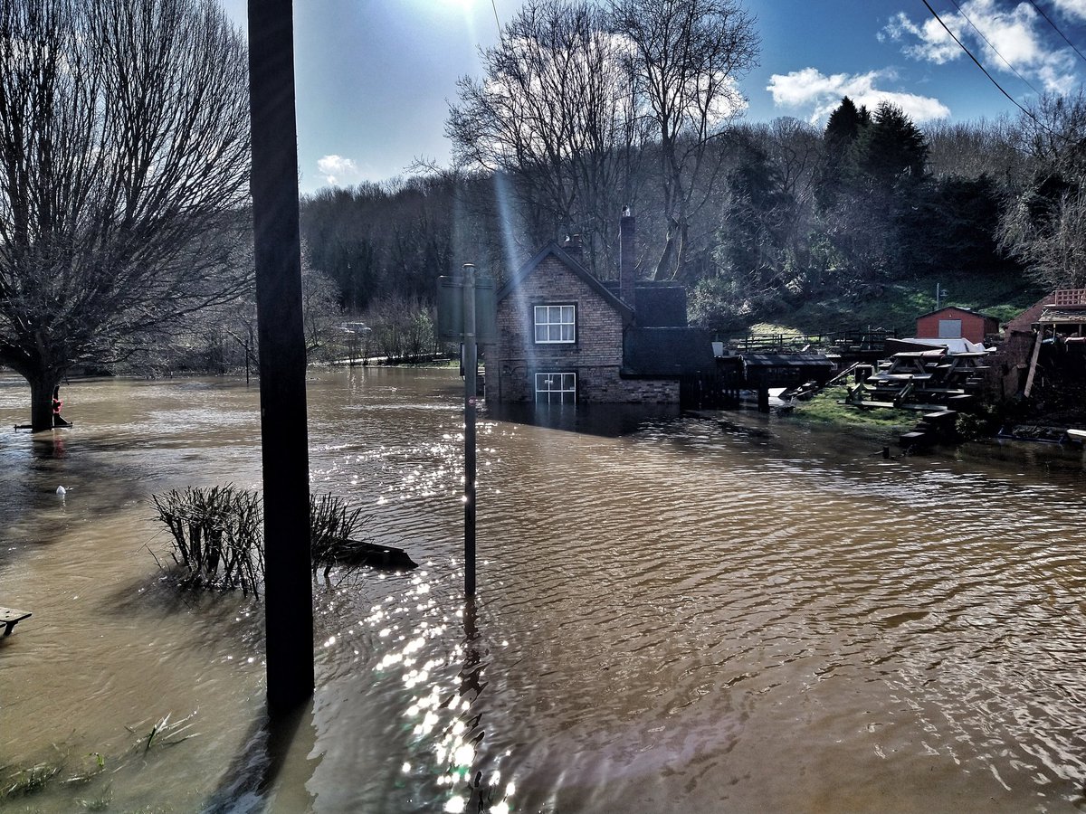 davejackson1954's tweet image. I'd take some convincing that this isn't man-made and related to the  #globalclimate emergency 
 Hopefully everyone's safe.
#Ironbridge gorge #Telford #RiverSevern #Floods