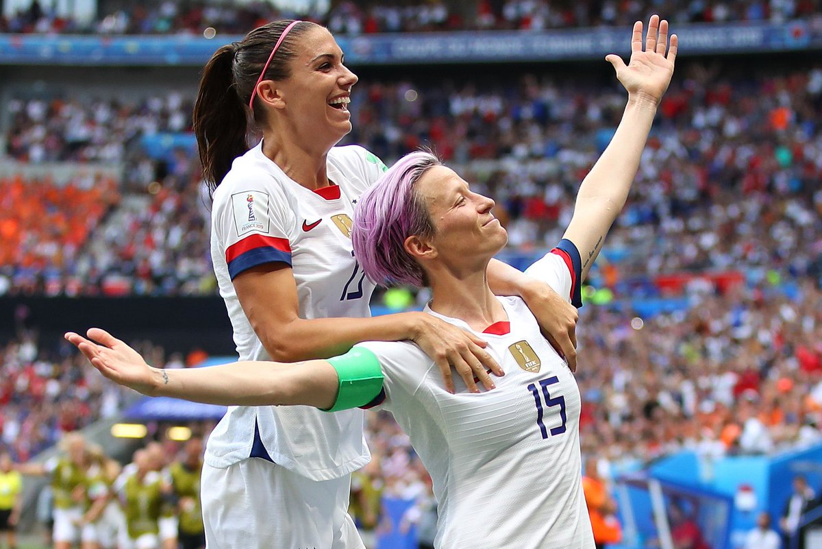 fun88eng's tweet photo. OFFICIAL: The USWNT have reached a settlement agreement with U.S. Soccer regarding equal pay claims.

The players will receive a lump sum payment of $22M💰

Players from the men’s &amp; women’s teams will receive equal pay going forward 🤝 https://t.co/vHZ5pzp2QM