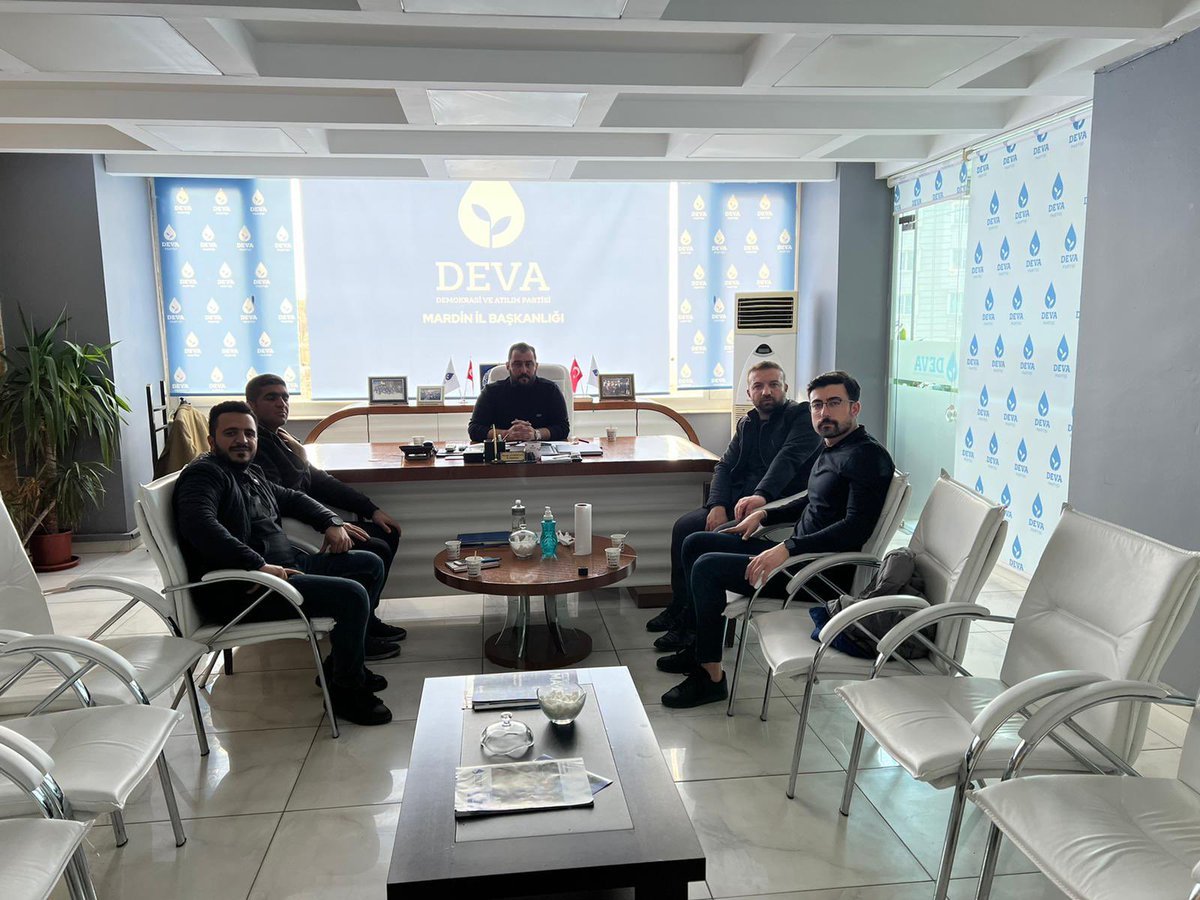 mardinedevagenc's tweet photo. İlçe gençlik çalışmaları başkanlarımızla, gençlik toplantımızı gerçekleştirdik çok verimli bir toplantı oldu ilçe gençlik başkanlarıma tşk ederim. @alibabacan @dogasanlioglu @devapartisi @MardineDeva @avmesutaydogan https://t.co/pKf9mqnNM4