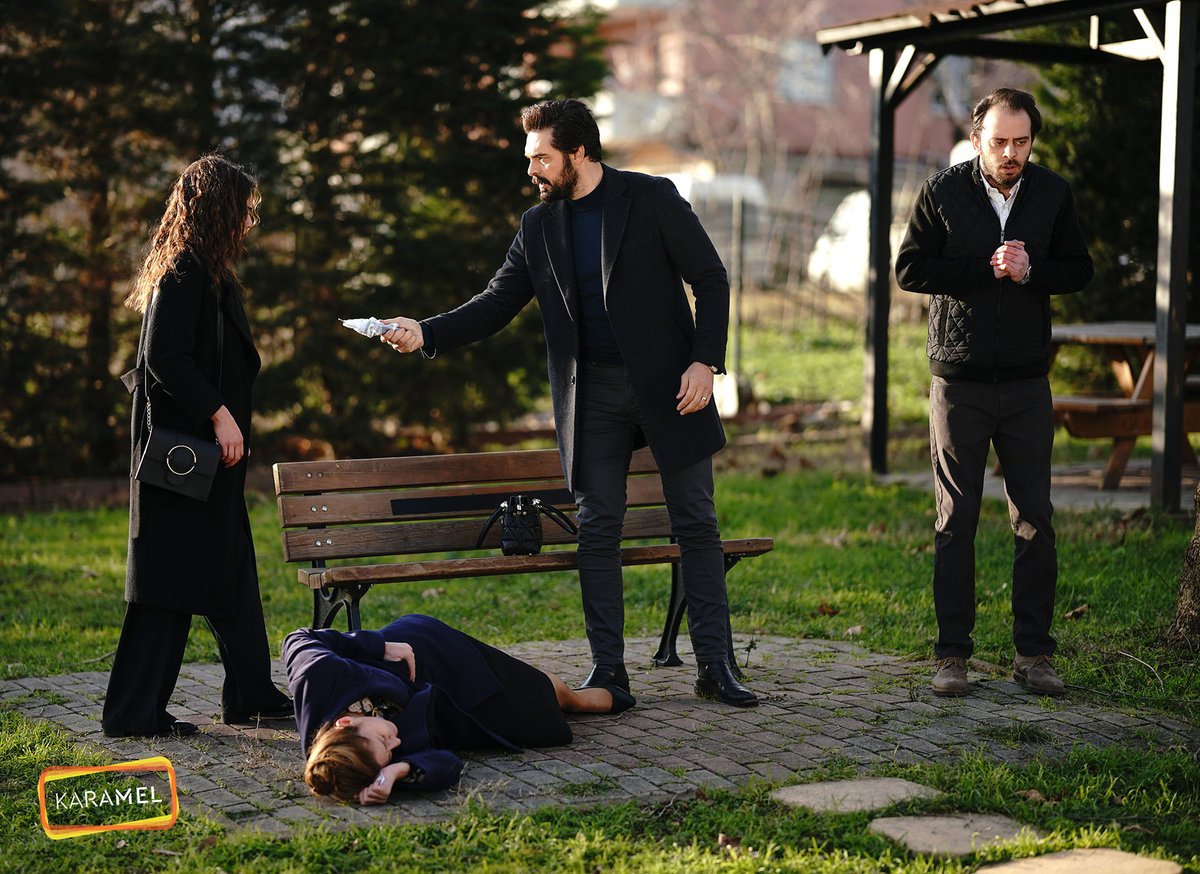emanetkanal7's tweet photo. #emanet yeni bölümleriyle hafta içi her akşam 19:00'da @kanal7'de! 💕 #İzinVermem https://t.co/WMcJxKEYpB