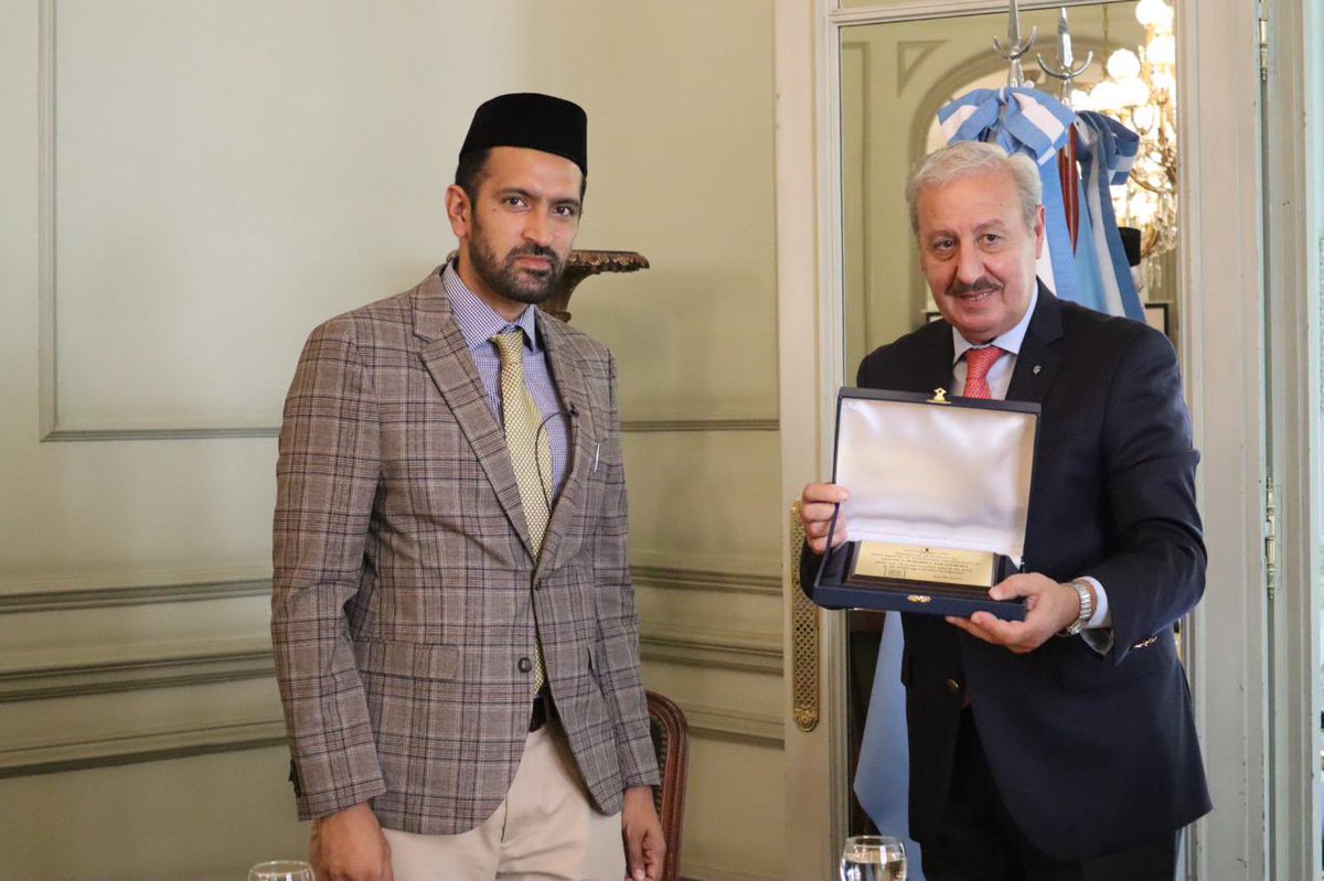 amyaoutreachuk's tweet photo. @UKMuslimYouth Waqf e Aarzi Tabligh team had a great pleasure to visit and be part of a great initiative for interfaith dialogue at San Martin Palace for the Ministry of Foreign Affairs. 
#MusulmanesPorLaPaz #OurPledge https://t.co/Yj1NPcGSi7