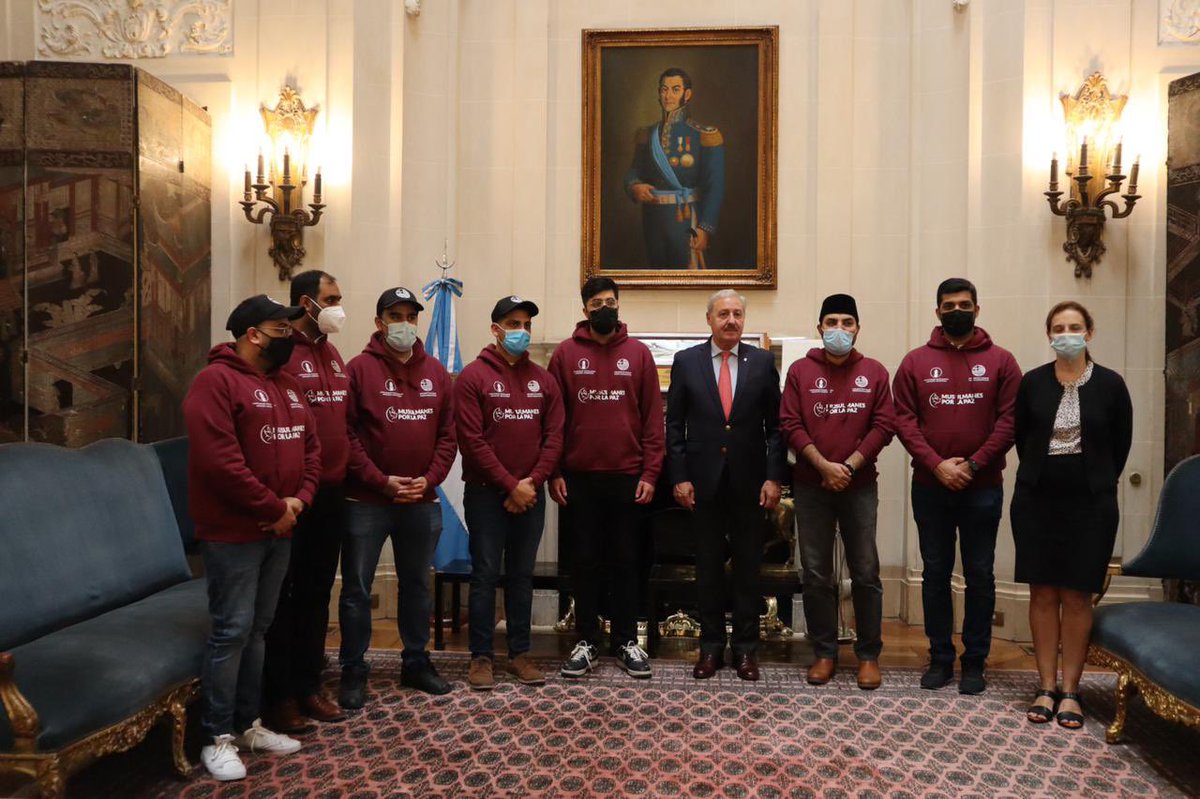 amyaoutreachuk's tweet photo. @UKMuslimYouth Waqf e Aarzi Tabligh team had a great pleasure to visit and be part of a great initiative for interfaith dialogue at San Martin Palace for the Ministry of Foreign Affairs. 
#MusulmanesPorLaPaz #OurPledge https://t.co/Yj1NPcGSi7