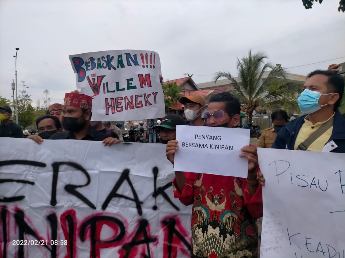 SaveKinipan's tweet photo. Terima kasih komunitas adat Tamuan dari Lewu Penyang, Kotawaringin Timur, sudah bersama kami. Semoga perjuangan di Penyang juga berhasil. Mari kita selalu bergandengan tangan membela martabat kita sebagai org Dayak ✊ #savekinipan #stopdeforestasi https://t.co/NO3FRHBhNz