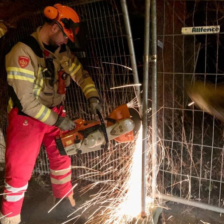 brandweerGM's tweet photo. Inzet van onze collega's❤️

Vrijwilligers, beroeps en meldkamercentralisten hebben de afgelopen dagen zich volledig ingezet om hulp te bieden bij de stormschade van Dudley, Eunice en Franklin. Bedankt! 💪

#brandweergm #stormschade #eunice https://t.co/uYfWXQSWto