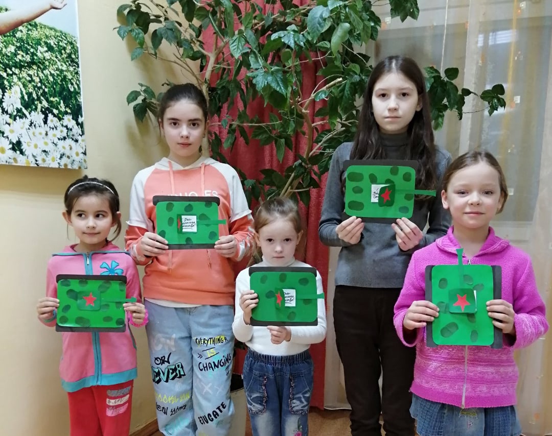 srcnes's tweet image. #mspno Скоро праздник наших пап, дедушек и мальчиков - День защитника Отечества. В творческой мастерской «Мастерская радости» несовершеннолетние отделения социальной реабилитации несовершеннолетних изготовили подарки и открытки своими руками.