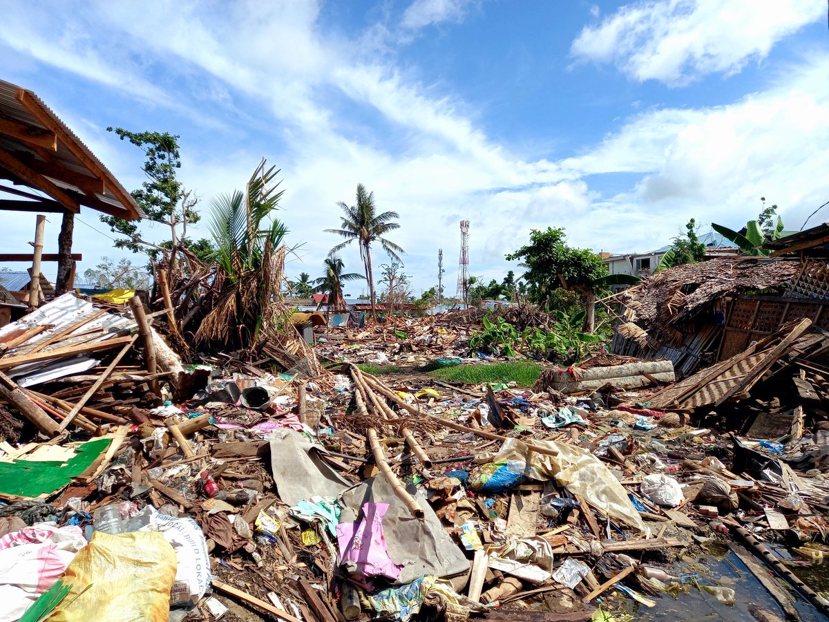 1_Arlynn's tweet photo. Maricar, 42yo &amp; mother of 7 from Bohol shows me her life 2 mos after losing her house &amp; livelihood from #Rai #OdettePH. She received household items from @SaveChildrenPH &amp; @ECHO_Asia to keep her family safe. She needs help to have her livelihood back. #EUHumanitarian https://t.co/1kmiyjxoMN