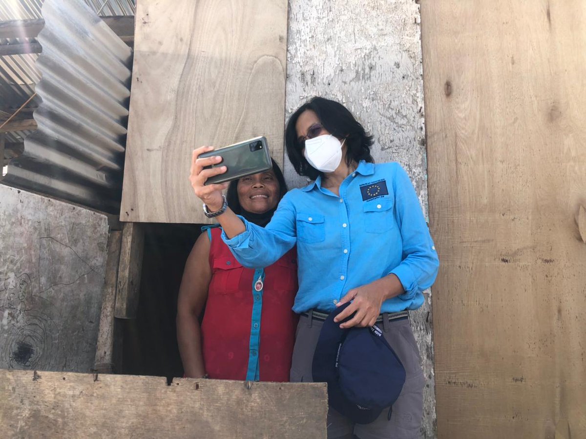 1_Arlynn's tweet photo. Maricar, 42yo &amp; mother of 7 from Bohol shows me her life 2 mos after losing her house &amp; livelihood from #Rai #OdettePH. She received household items from @SaveChildrenPH &amp; @ECHO_Asia to keep her family safe. She needs help to have her livelihood back. #EUHumanitarian https://t.co/1kmiyjxoMN