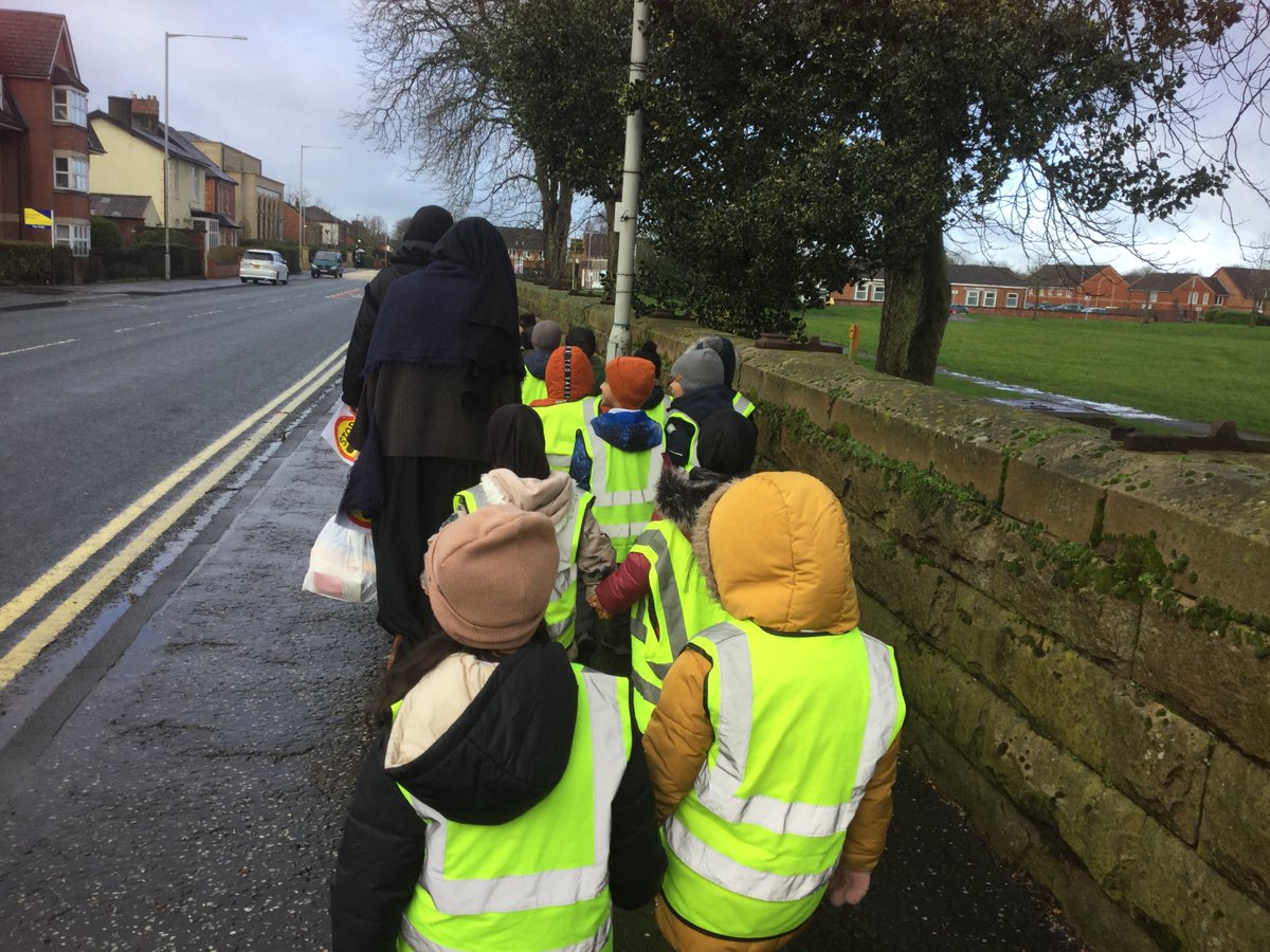 olive__preston's tweet photo. Reception children enjoyed their walk to the different places in our local area. #ExploringTheLocalArea #Geography #Ambition #WeAreSTAR https://t.co/JiETkydEVg