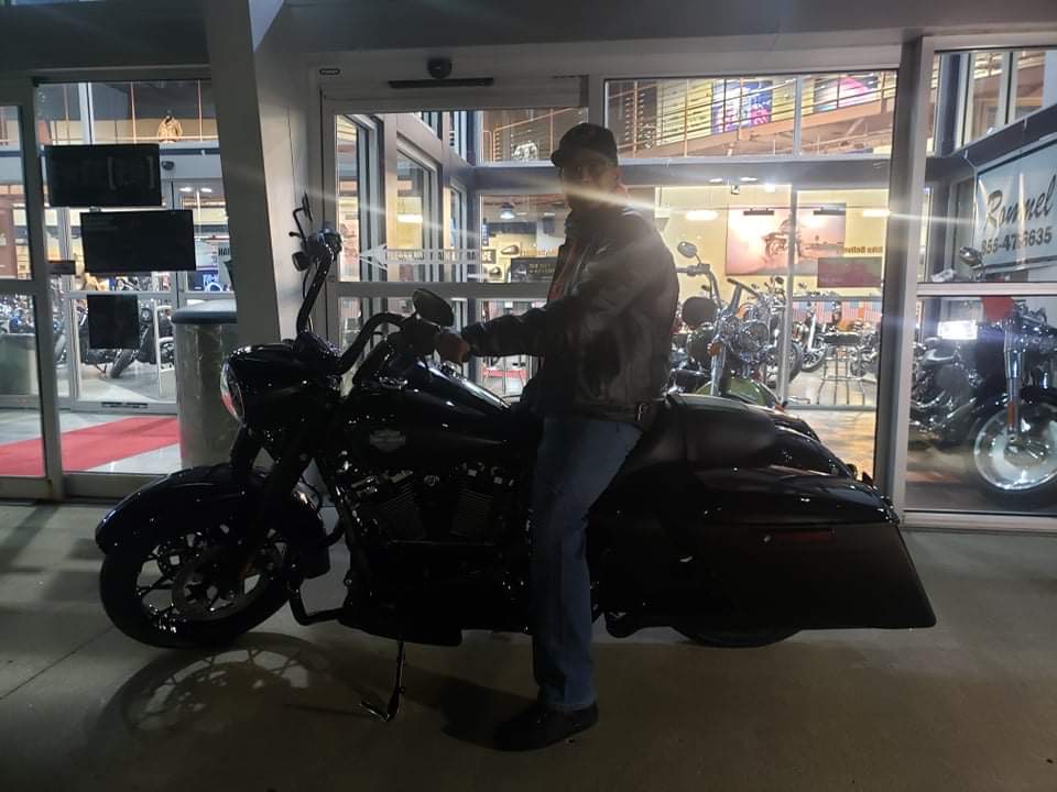 rommelhdsmyrna's tweet photo. Say #congratulations to Vince who just rode off on his new Road King Special! Thank you Vince from Donna and the whole team at Rommel H-D! Welcome to the family!
π
#rommel #rommelhd #harley #harleydavidson #harleydavidsonmotorcycles #newowner #welcometothefamily https://t.co/Qk43tdBFTU