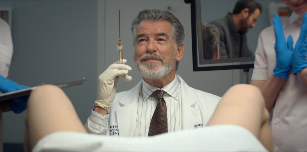 horrorlosers's tweet image. #FalsePositive centra su suspense e ironías en las interpretaciones de un elenco redondo, con Justin Theroux dando réplica a Cassavetes y un Pierce Brosnan divertidísimo e inquietante, demostrando su versatilidad de rango en un papel de doctor siniestro como nunca le hemos visto