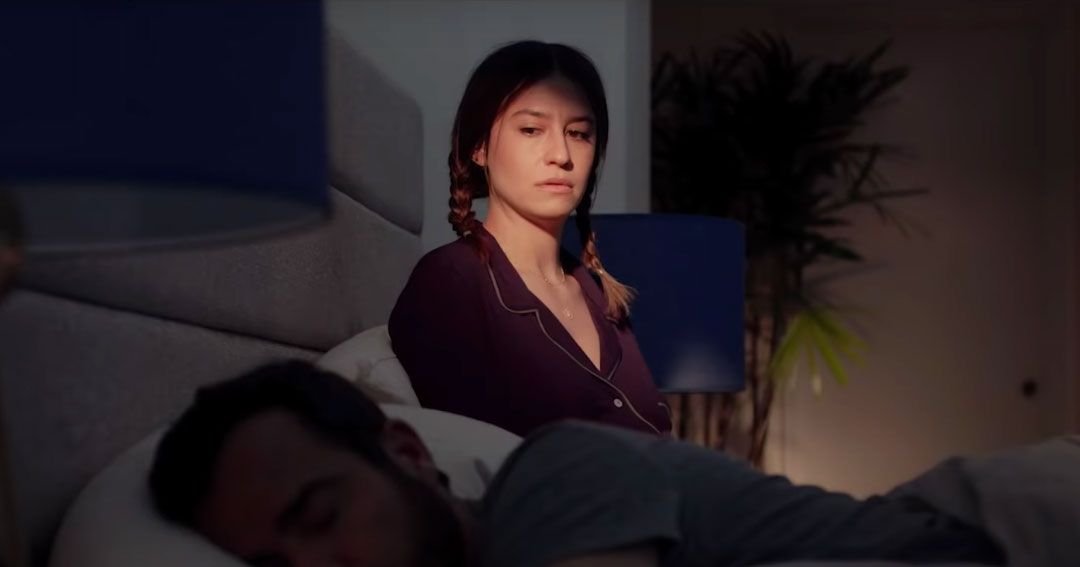 horrorlosers's tweet image. #FalsePositive centra su suspense e ironías en las interpretaciones de un elenco redondo, con Justin Theroux dando réplica a Cassavetes y un Pierce Brosnan divertidísimo e inquietante, demostrando su versatilidad de rango en un papel de doctor siniestro como nunca le hemos visto