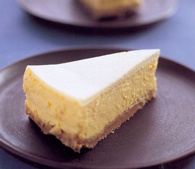 Zondagnamiddag voor en na de theatervoorstelling v/h Brussels Volkstejoeter kan je in het Cultuurcafé terecht voor een lekker stukje taart: appel crumble taart of cheese taart of pudding kersentaart.
Taart met koffie = € 5. 
op voorhand bestellen via welkom@cultuurcafeasse.be.