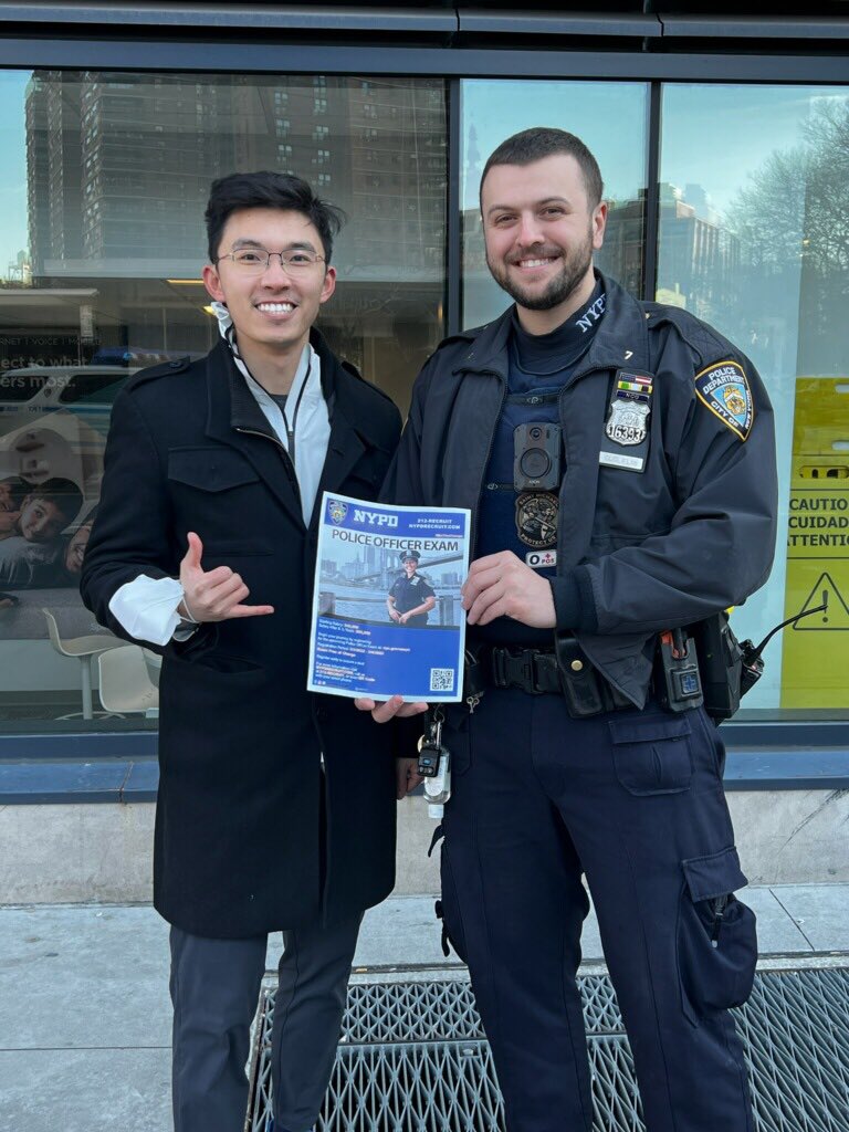 Want a career change? Stop by our recruitment events, happening now through March 11Th. Yesterday our Neighborhood Coordination Officers were giving out fliers and answering your questions.
Please Visit NYPDRECRUIT.COM for more info.
#BeTheChange <a href="/nypdrecruit/">NYPD Recruitment</a> 
<a href="/NYPDPBMS/">NYPD Manhattan South</a>