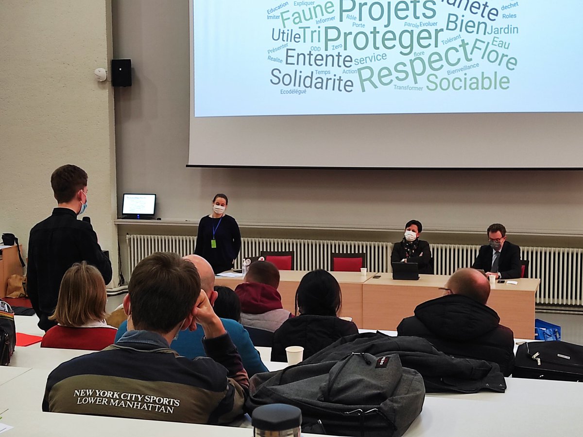 LYCEESTEMARIE1's tweet photo. Seconde plénière des eco-délégués régionaux des lycées du @CneapEc  #hautsdefrance , les 4 commissions ( égalité, biodiversité, déchets et pollutions) présentent leur objectifs et leur interrogations aux élus régionaux.
Merci  Thimotee et Loïs en terme général au @LYCEESTEMARIE1 https://t.co/VNflTKoyfy