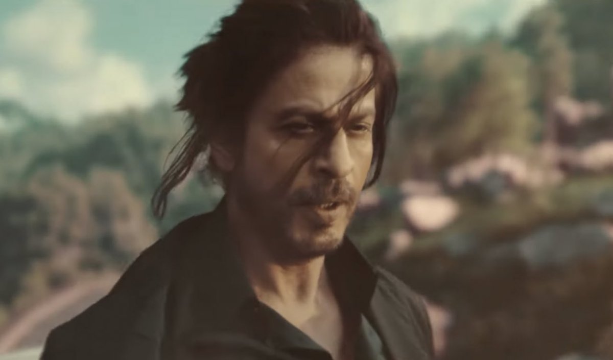 SRKUniverse's tweet photo. The temperature is soaring high, with the look of King Khan in the new Thums Up TVC. 
#ShahRukhKhan https://t.co/28c1jfImQq