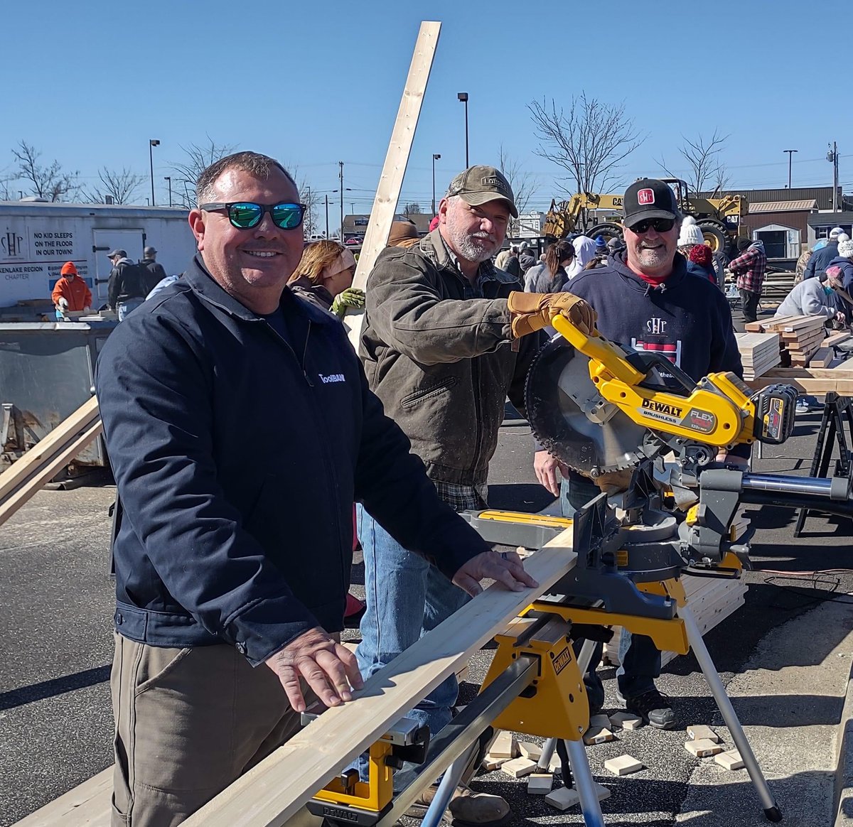 ToolBankUSA's tweet photo. What an amazing event with Sleep in Heavenly Peace & @Lowes. The team of volunteers constructed beds for the families impacted by the tornado. Events like this build with our tools make our team so proud.
#toolbank #toolsforchange #toolsforhope #mayfield #ky #tornado #bedbuild https://t.co/ZhyblEPATp