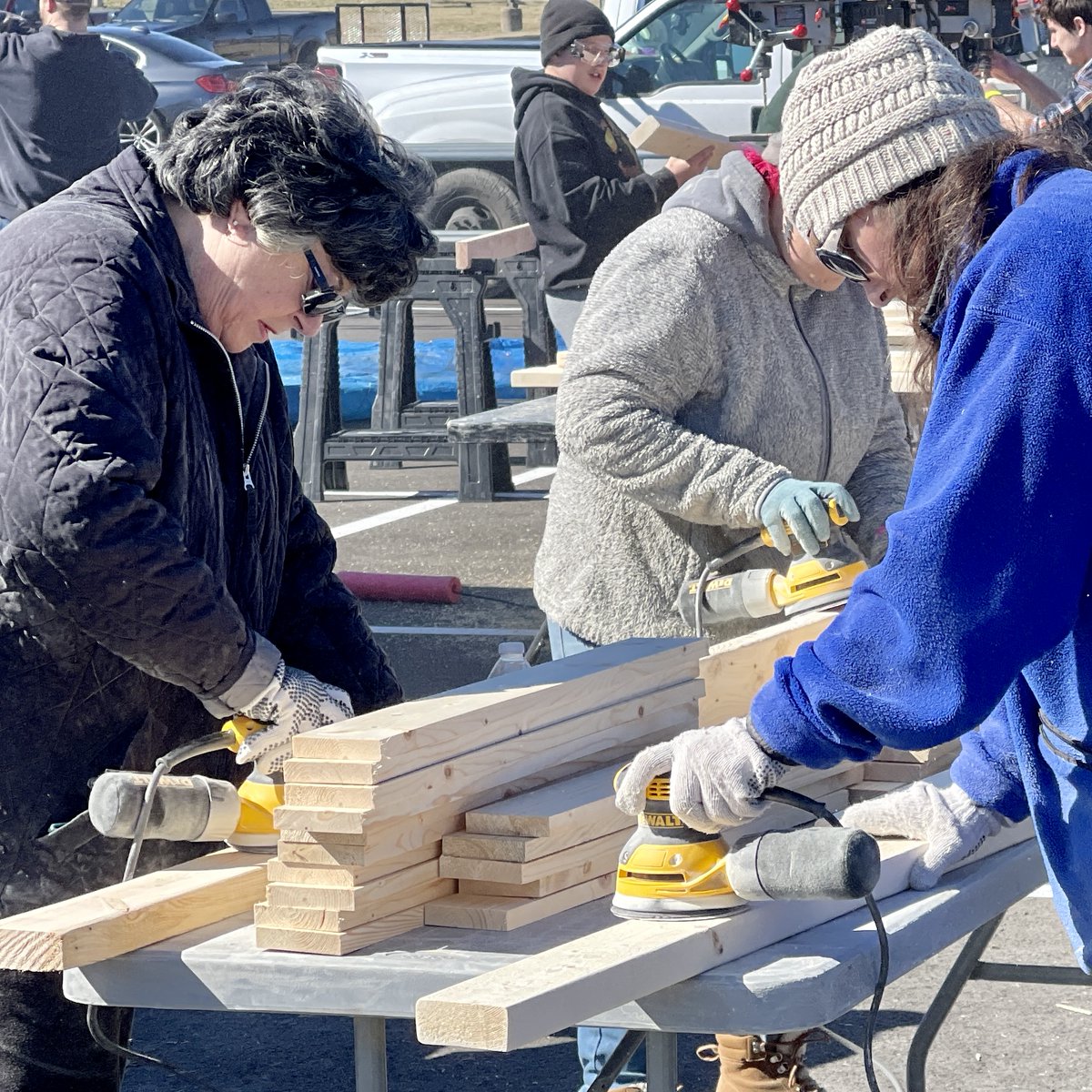 ToolBankUSA's tweet photo. What an amazing event with Sleep in Heavenly Peace & @Lowes. The team of volunteers constructed beds for the families impacted by the tornado. Events like this build with our tools make our team so proud.
#toolbank #toolsforchange #toolsforhope #mayfield #ky #tornado #bedbuild https://t.co/ZhyblEPATp