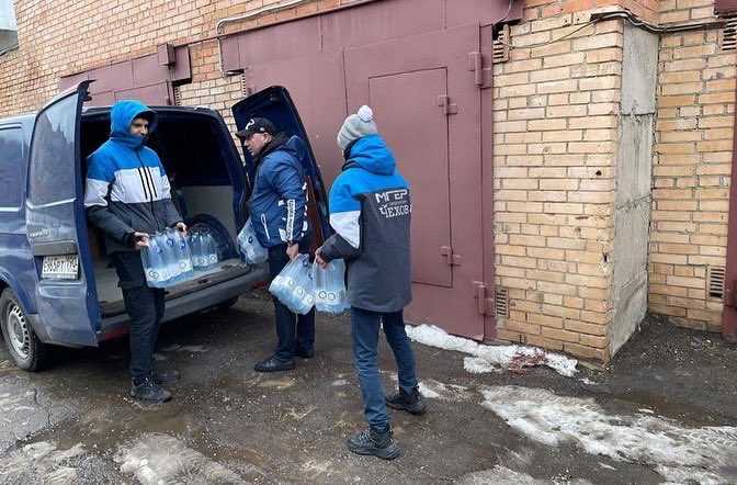 «Единая Россия» по всей России открывает пункты сбора гуманитарной помощи эвакуированным с Донбасса жителям.
В Чехове уже собрали и отправили первую машину гуманитарной помощью для беженцев из Луганска и Донецка.
#СвоихНебросаем #мывместе #времяпомогать