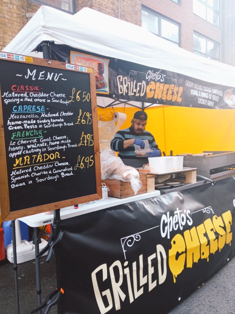 CamdenMarkets's tweet photo. Yummy Cheesy Goodness at #Leatherlane Market ๐ง
Our famous lunch market is open Monday-Friday, 7am-7pm (working hours are weather-dependent) ๐ด @HattonGDN @Nabma_Markets https://t.co/5lp1xNxcUe