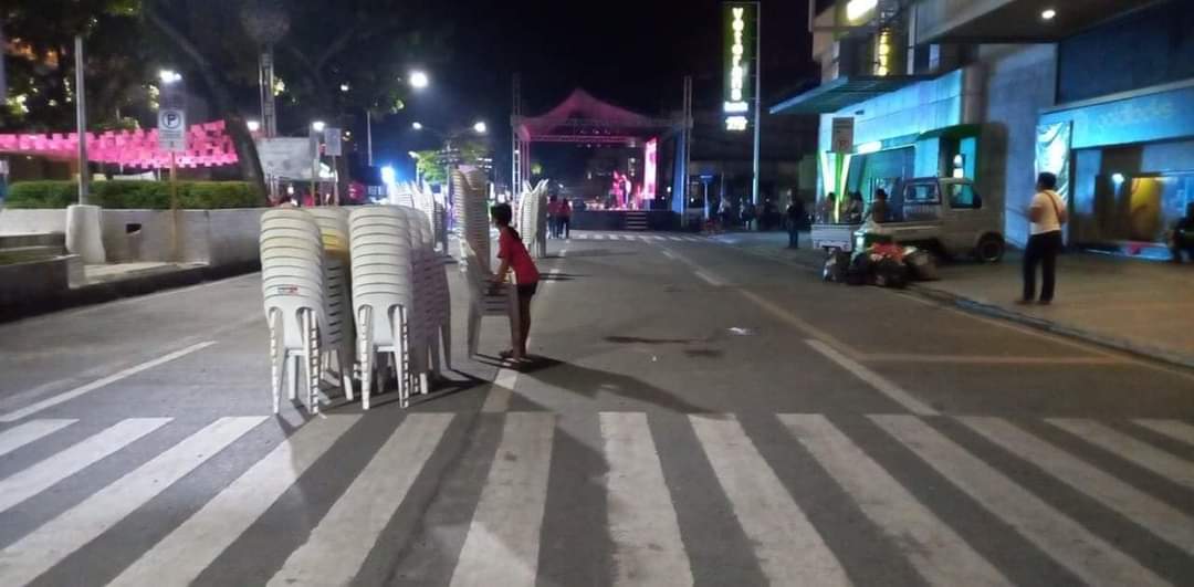 puretuts's tweet photo. Discipline
Rally participants cleaned up after the rally. Inspired by VP. https://t.co/0VxtQpKp1T