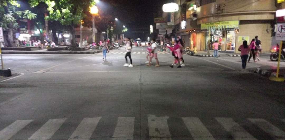puretuts's tweet photo. Discipline
Rally participants cleaned up after the rally. Inspired by VP. https://t.co/0VxtQpKp1T