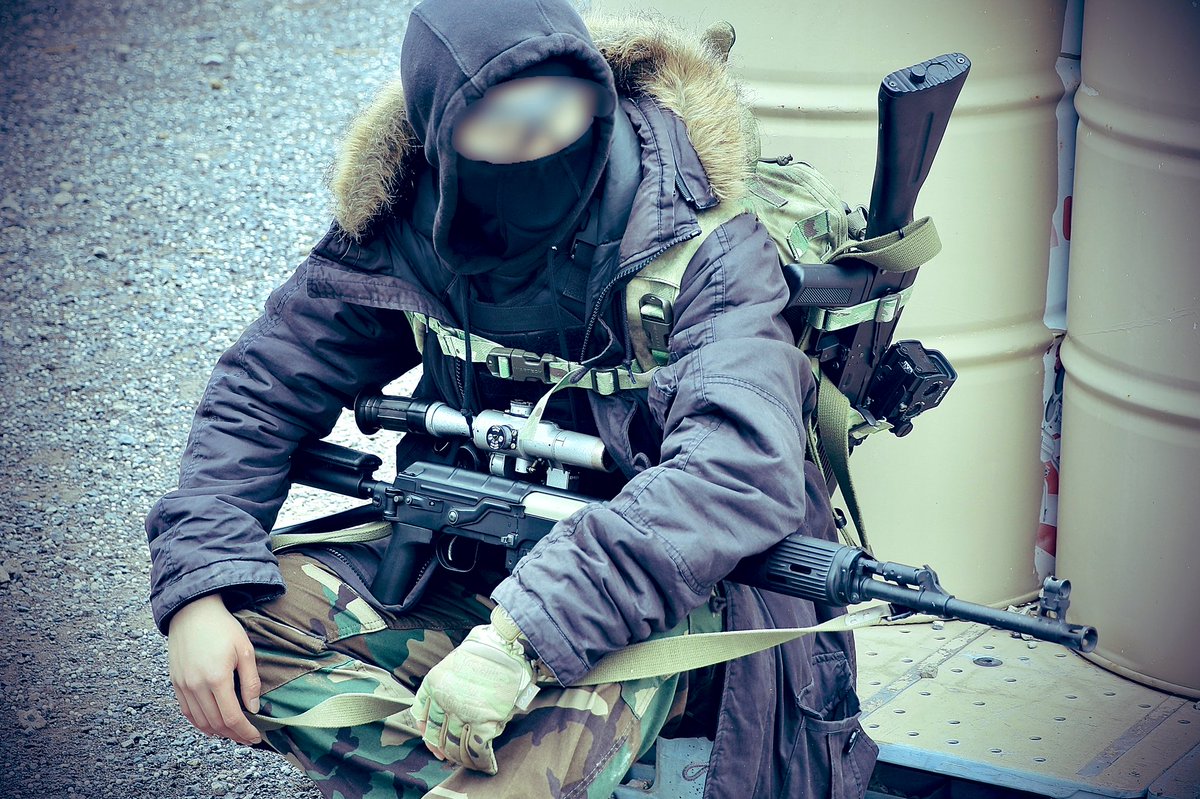 SVDivan's tweet photo. #EscapefromTarkov 

shturman cosplay 🥷🏻

📸 by @Bofors40 &amp; @PJ_FLAG https://t.co/dRZHhvoTVv