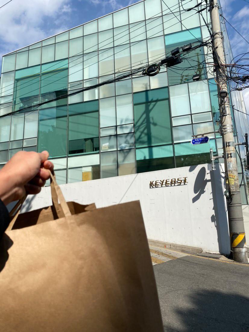 hiymkysupporter's tweet photo. It still not to late to celebrate Valentine's Day. Valentine's gifts for Hwang In Youp &amp; Mun Ka Young is safely delivered at Keyeast. We want to share some love to Inyoup &amp; Kayoung through this Valentine's Day.
#HwangInYoup #HwangInYeop #황인엽 
#MunKaYoung #MoonGaYoung #문가영 https://t.co/3rIGq0YU6x
