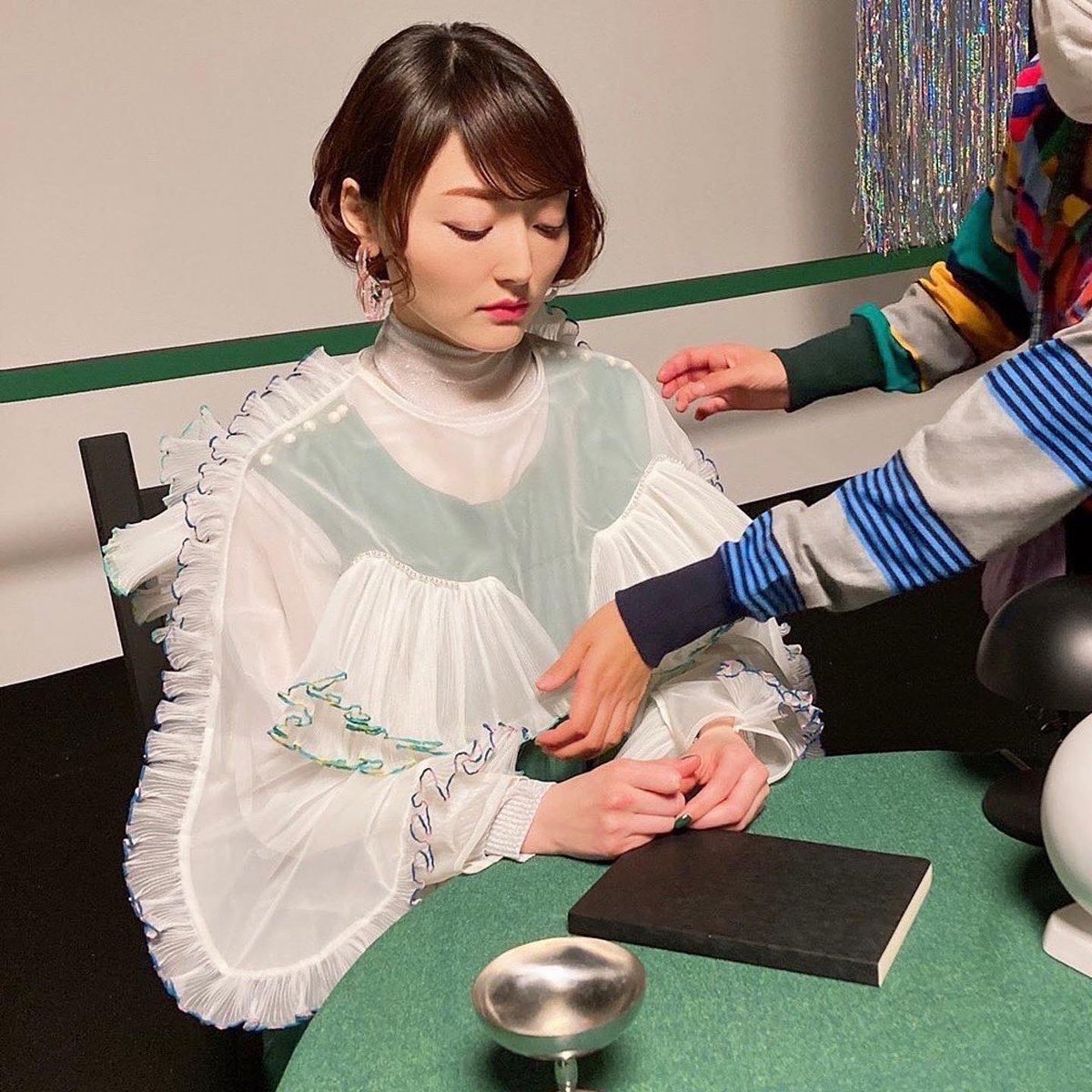 bellmignon_'s tweet photo. 花澤香菜さん「Don't Know Why」のスタイリングさせていただきました！めちゃくちゃ楽しかったー！たくさん、皆さんご協力くださりありがとうございました。

Blouse  ayameinoue
Bustier  luz.
tops zunshowroom
Earrings kei'co
Earrings soramamade
Earrings maori https://t.co/lwrpJFWoif