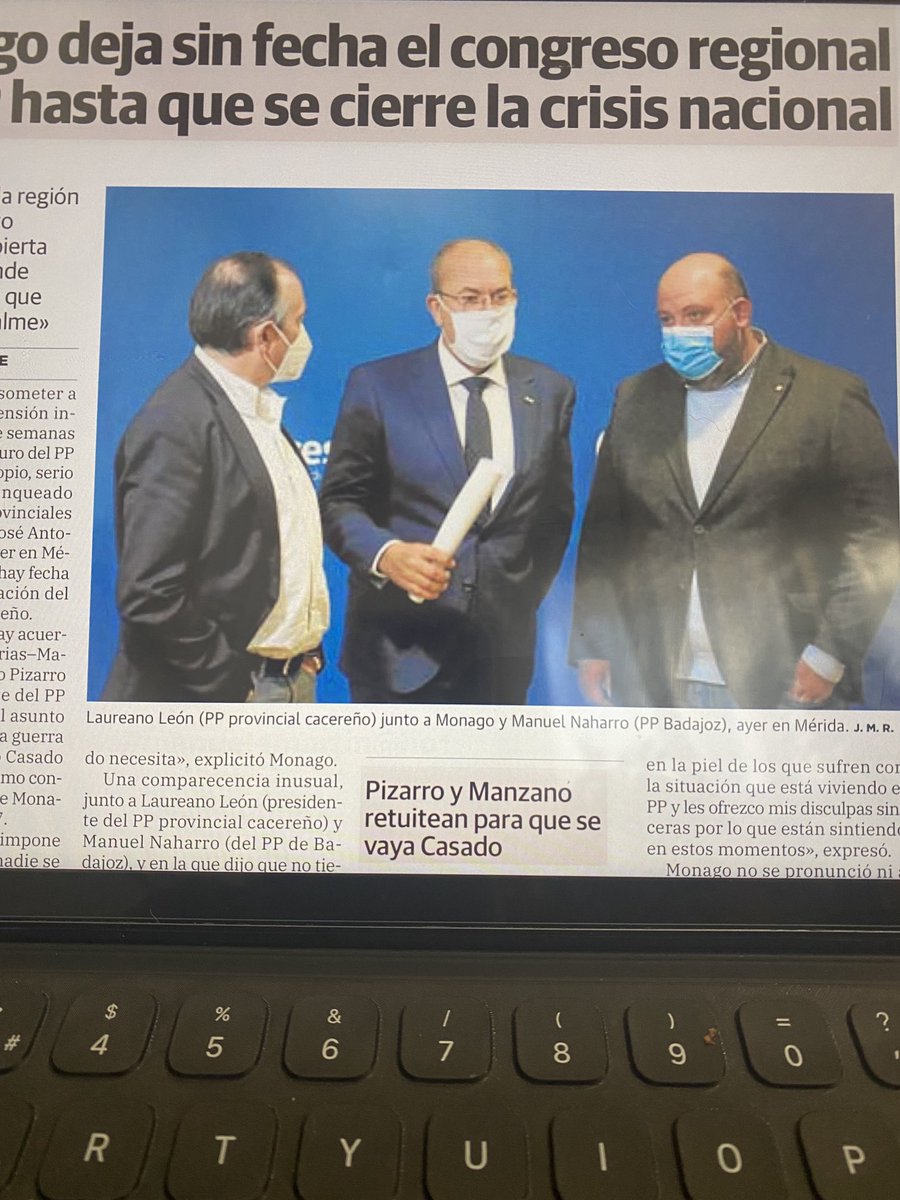 La desolación. La expresión y los brazos de Manuel Naharro, presidente del ⁦<a href="/ppbadajoz/">ppbadajoz</a>⁩ lo dicen todo. La foto de Mané Romero en ⁦<a href="/hoyextremadura/">Diario HOY</a>⁩ no puede ser más reveladora del desconcierto de tantos en el PP.