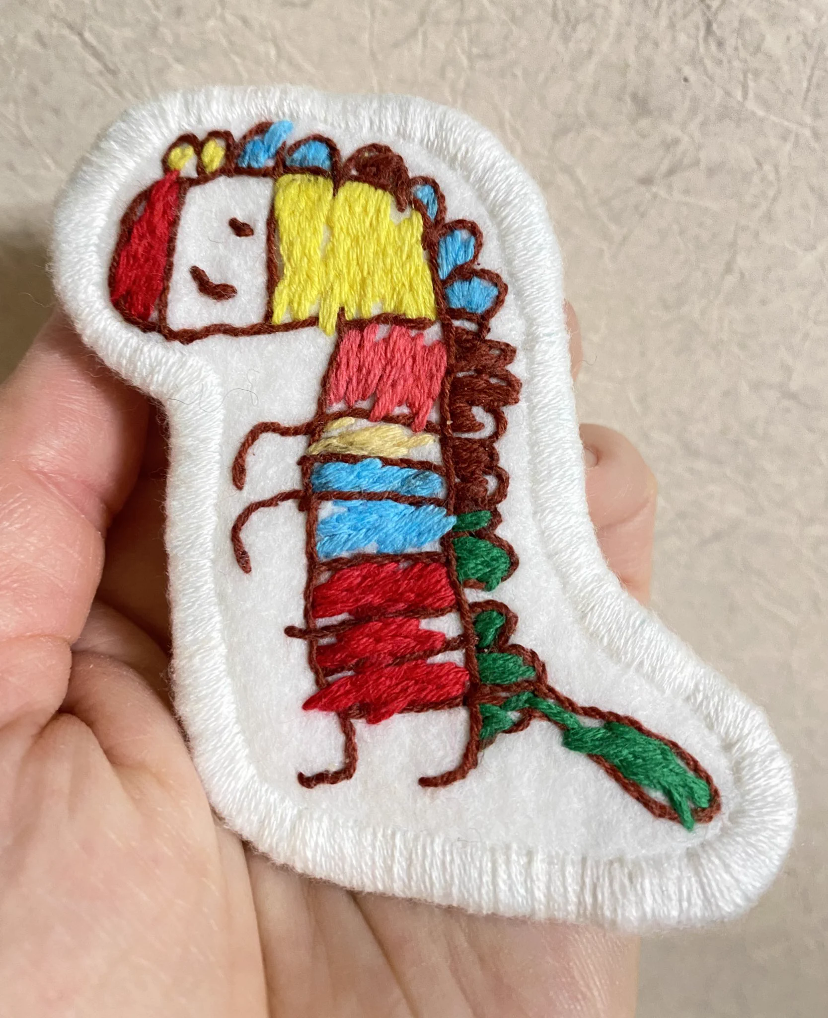 息子が描いた恐竜を？忠実に刺繍にしてみたwww