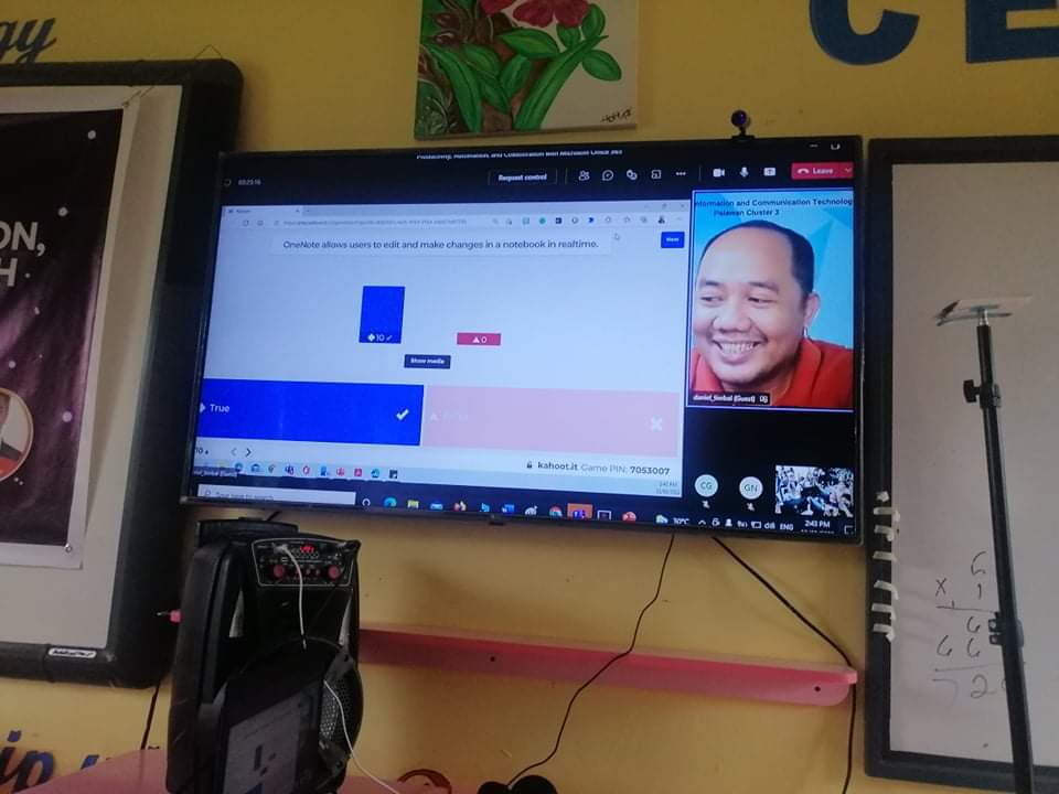 Playing Team Mode in <a href="/Kahoot/">Kahoot!</a> in an online training is superb!The participants had fun! 

#kahoot! ambassador