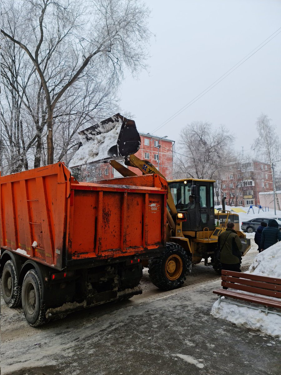 Администрацией Кировского внутригородского района г.о Самара <a href="/adm_kir63/">Администрация Кировского района</a> ведётся работа по вывозу снега по адресу: ул. Стара-Загора, 166, на данный момент осуществляется погрузка 5 камаза.
<a href="/Rudakov_i_a/">Рудаков Игорь Александрович</a> <a href="/gkh_kir63/">Отдел по ЖКХ и благоустройству</a>