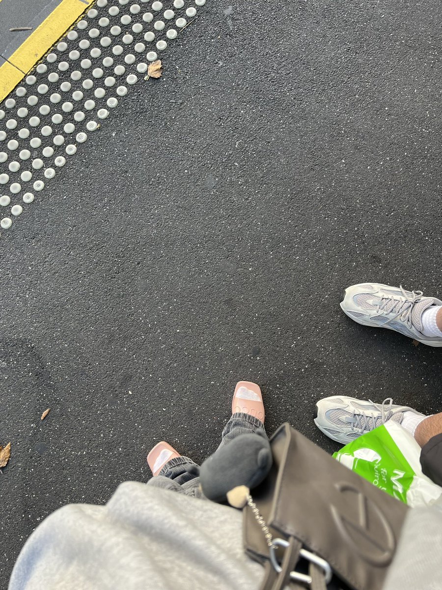 ellow from melbourne 🍀 https://t.co/Ph2BlaBaf3