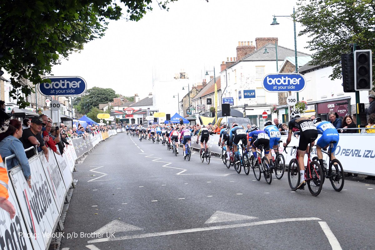 VeloUK's tweet photo. Oi! move up! #TourSeriesTalk 

#TourSeries @BrotherCycling #fastracing #linedout

Round 1 Guisborough https://t.co/gxBtxz0ivU https://t.co/Hk0jkUpYf4
