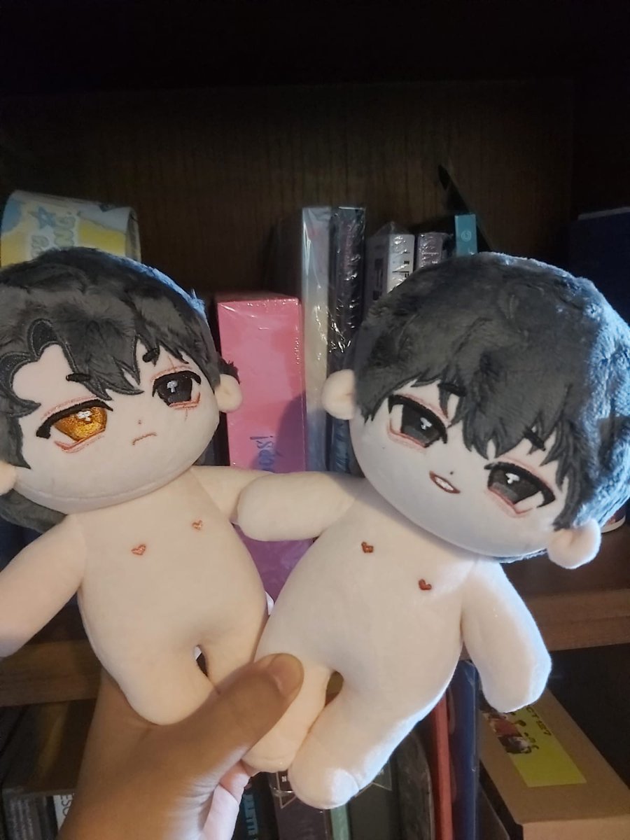 Hyo_haan's tweet photo. Kak vee @caxiaco @chocoveee makasih banyak udh bantu jajan anak ganteng ini, walau sempet drama paketnya mpe keliling pulau jawa dlu, akhirnya tiba dengan selamat... 😍😍😍 https://t.co/vYOSugWBwB