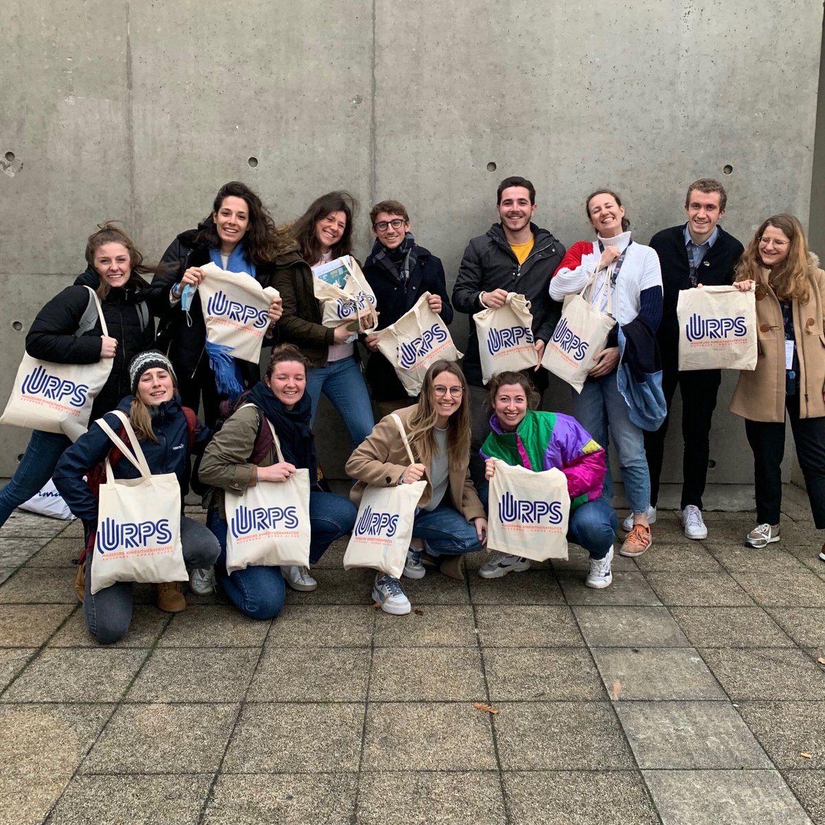 🎓L’ <a href="/URPS_MK_ARA/">URPS MK ARA</a> est particulièrement fière d’avoir permis à 13 étudiants #kinés de la région de participer ce week-end au Congrès <a href="/CIFEPK/">CIFEPK</a> à Tours ! 
Ils sont l’avenir de la #Kiné, valorisons les ! 💪🏻

#etudiants #IFMK #URPS #CIFEPK