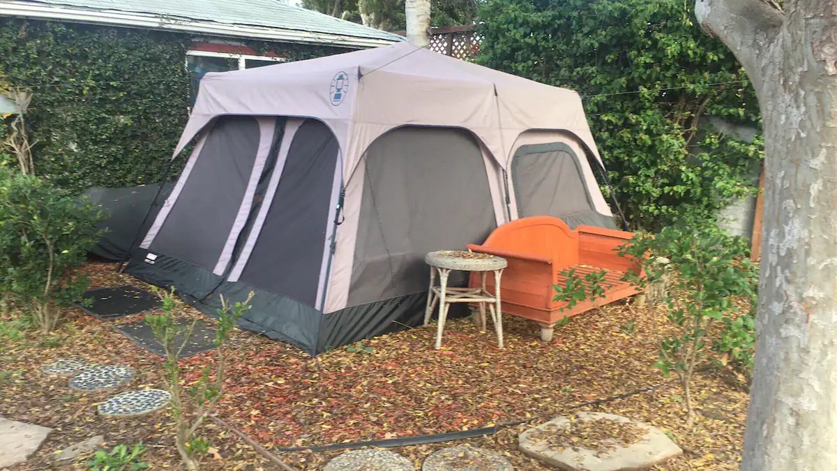Someone's renting out this tent in LA for $2,213/month i'm done lol