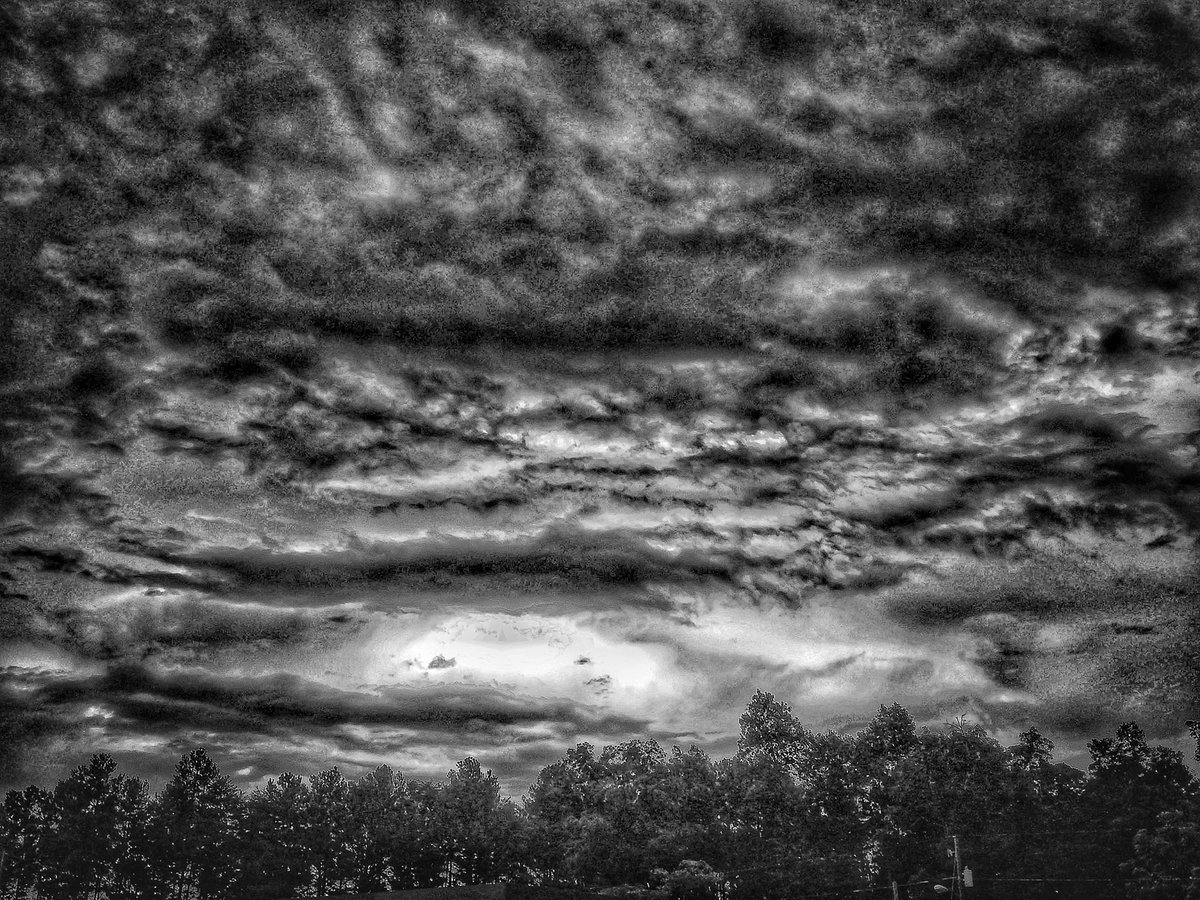 skinnyblynn's tweet photo. The final storm came
with itโs #concomitant
of high winds
detaching our
tattered #leash ~
Your heartbeat
sadly descended
into dormancy ~
36yrs today
we wouldโve
together said
yet acceptance
seems like a breech
of past commitment
#vsspoem #TrickyTue #MyPhoto https://t.co/yh470zVqp6