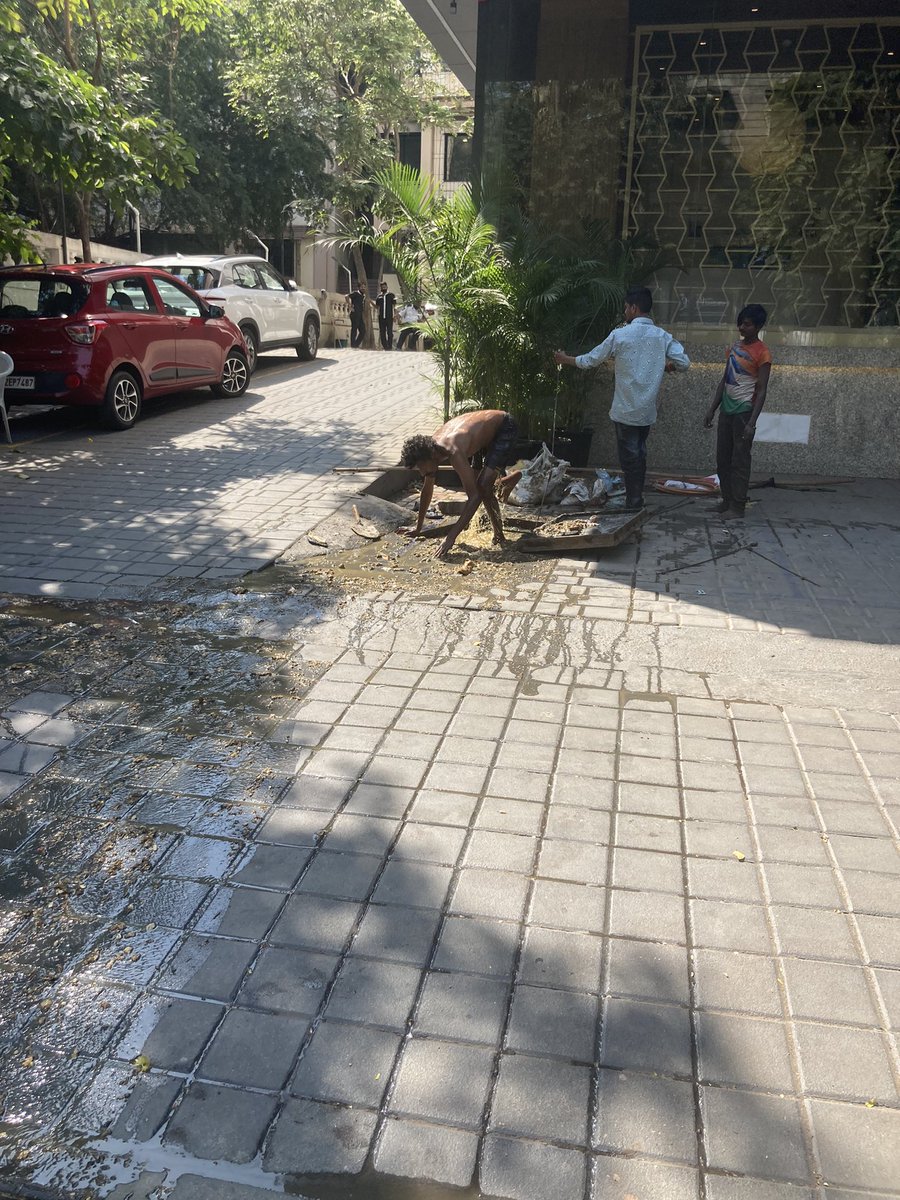 find_bilal's tweet photo. Manual scavenging under @mybmc @mybmcwardKW nose 
Place: @Lexus Mumbai showroom Vile Parle West https://t.co/pJBubqVjxE