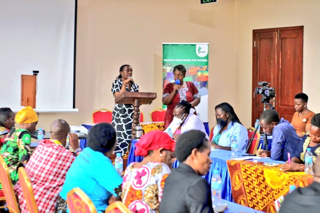 TAMWA_'s tweet photo. "Tuko hapa kujifunza lakini pia kuweka mikakati ya kuwasaidia wanawake wafanya biashara wa mipakani" Dkt Rose Reuben ~ Mkurugenzi @TAMWA_
#SaveWomensTrade
#ZuiaUkatili https://t.co/vmTqNrYnvQ