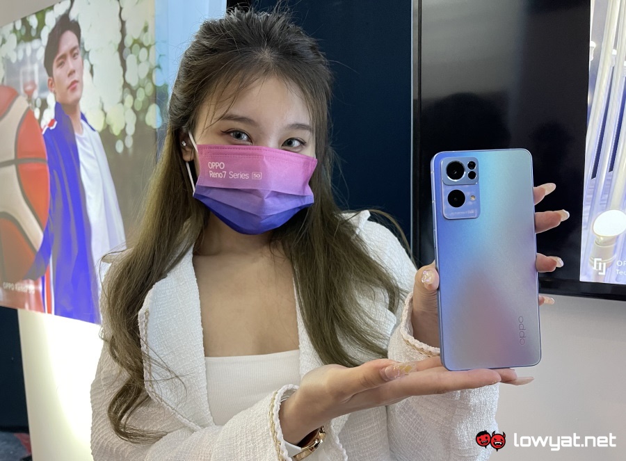 LowyatNET's tweet photo. #OPPOReno7Series Goes Official In Malaysia: Price Starts From RM1,999

#Reno7 #Reno7Pro @OPPOMalaysia

https://t.co/pdCLEDsHzW https://t.co/D7ERbezXwN