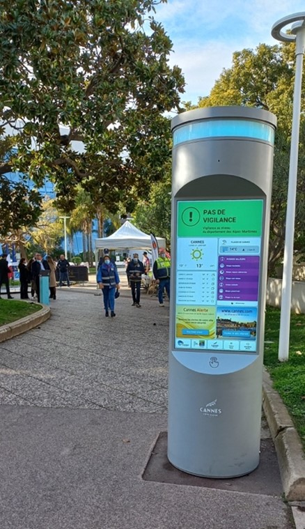 CtrMichelSerres's tweet photo. [#InspirationCMS] La start-up nîmoise Seanaps-Advanced, spécialisée dans la protection des populations, a installé sa première borne interactive d’information sur les risques majeurs (inondations...) sur Cannes. Une initiative écoresponsable bluffante ! 
https://t.co/FZSQHFxVTM https://t.co/j3hgbRSBa9