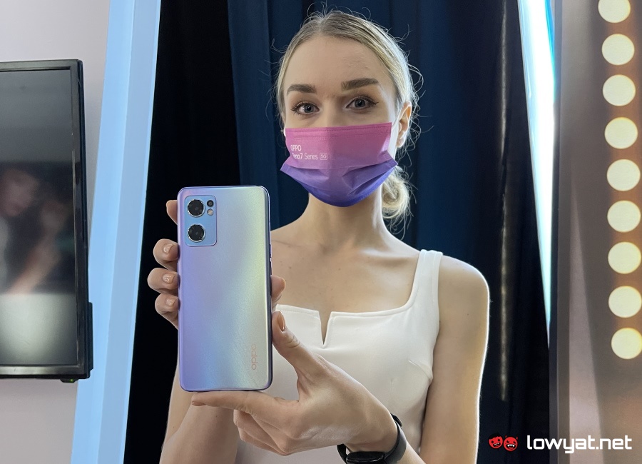 LowyatNET's tweet photo. #OPPOReno7Series Goes Official In Malaysia: Price Starts From RM1,999

#Reno7 #Reno7Pro @OPPOMalaysia

https://t.co/pdCLEDsHzW https://t.co/D7ERbezXwN