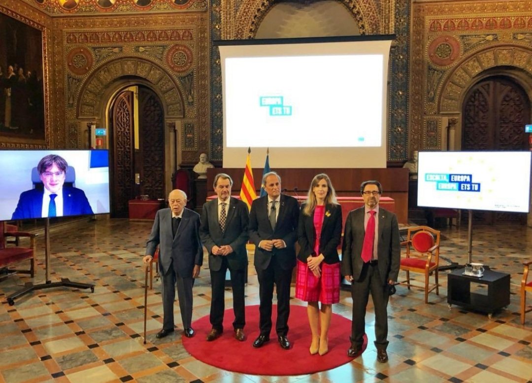 portet_bruguera's tweet image. En absència de lideratge a la presidència interior, acte d'Estat al Paranimf de la UB.
I, és clar, els lideratges sobresurten (perquè no han deixat d'existir)
I, res no és casual, el no-lideratge, absent.
Ni presencialment ni a través d'un missatge enregistrat.
#ComPol #Compolin