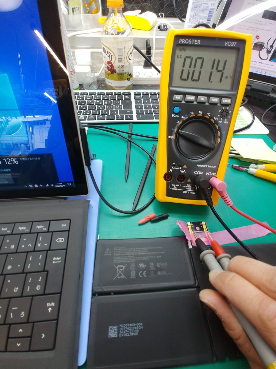 smartmax_repair's tweet image. #SurfacePro5 2017年モデルのSurfaceです。
充電が出来なくなってずっと0%のままでした😭
バッテリーを交換して、元のバッテリーの電圧を調べた所、定格7.5Vに対してほぼ0Vでした😢
これでは充電出来ません🙅🏻
新品のバッテリーに交換して無事充電出来るようになりました✨
#バッテリー交換