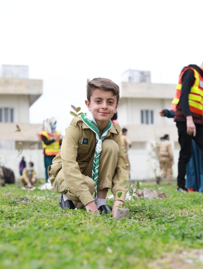 ClimateChangePK's tweet image. Young Scouts showed love for Pakistan by participating in Prime Minister Imran Khan's Spring Tree Plantation Campaign Today.

#SpringPlantation #Plant4Pak #Plant4Pakistan @Scout_Pakistan
