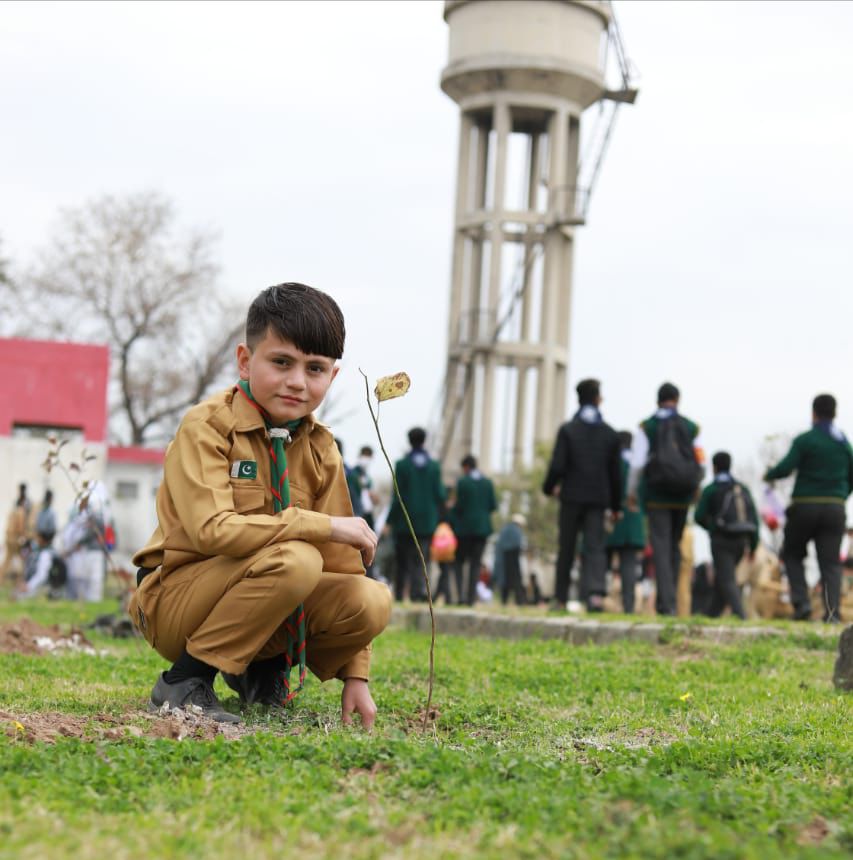 ClimateChangePK's tweet image. Young Scouts showed love for Pakistan by participating in Prime Minister Imran Khan's Spring Tree Plantation Campaign Today.

#SpringPlantation #Plant4Pak #Plant4Pakistan @Scout_Pakistan