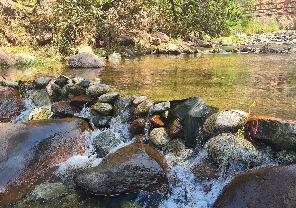 اثناء رحلة #المغرب وبالقرب من #مراكش كانت لنا تجربة جميلة مع المطاعم والمقاهي الممتدة بجانب النهر على طريق اوريكا ، حيث يتم تقديم الطواجن المغربية والشاي المغربي ومالذ وطاب من الأكلات المغربية بالاضافة الي جمال الطبيعه وابتسامه الترحيب بالضيوف
