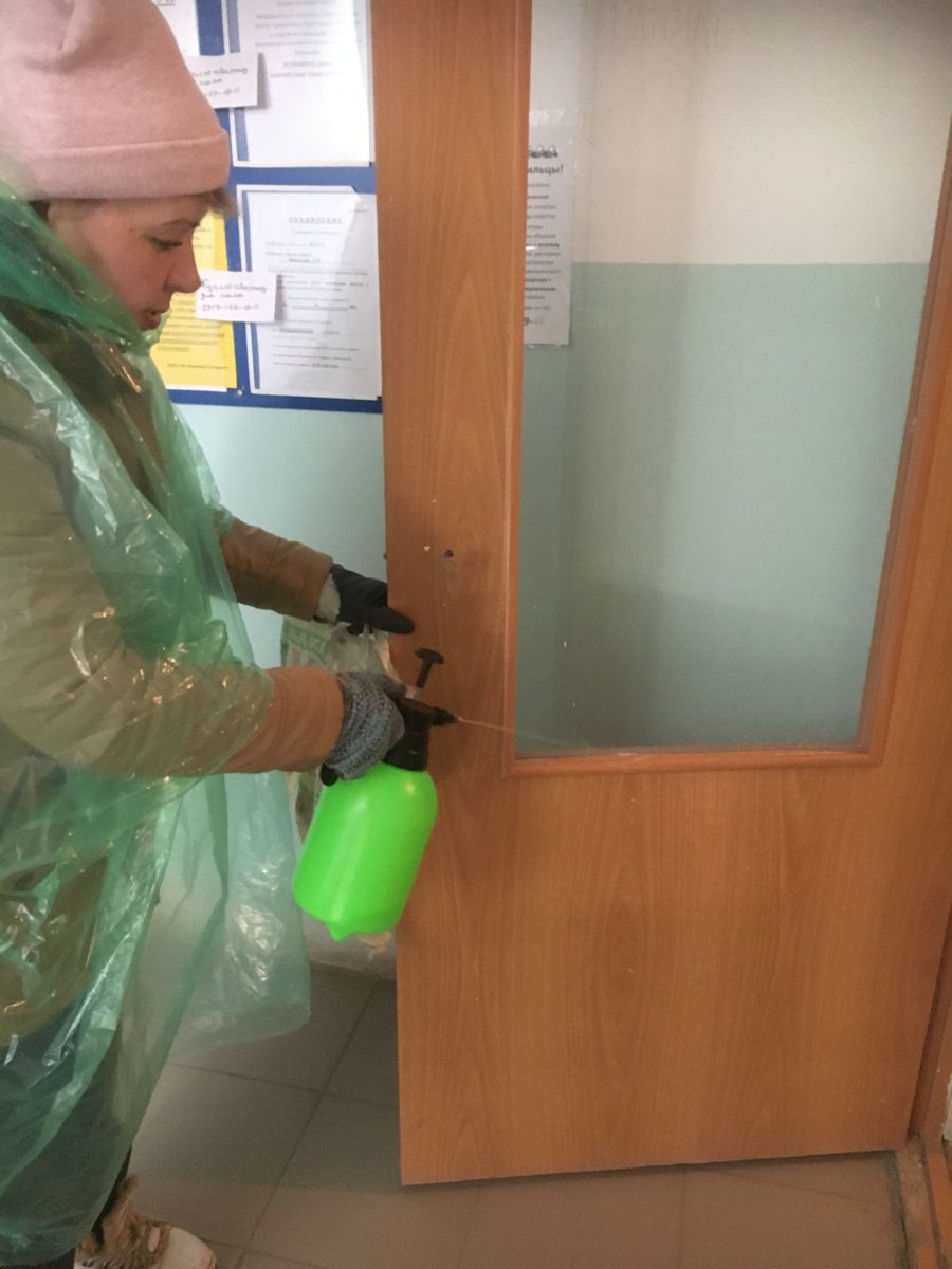 Ежедневная дезинфекция мест общего пользования МКД в мкр.Крутые Ключи работниками Управляющей компании.